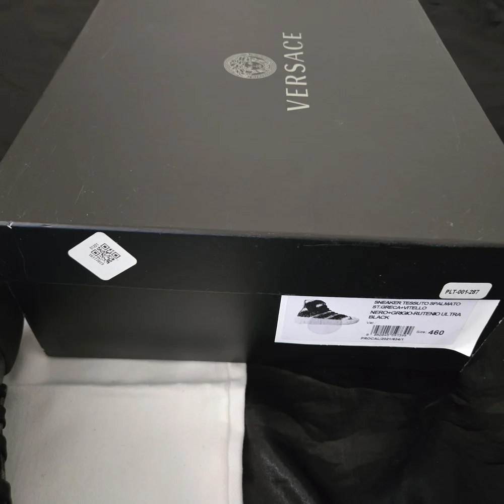 Versace Black Sneakers Sleek Monochromatic Design - Picture 4 of 7